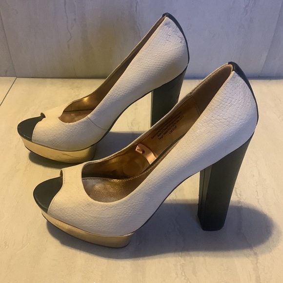 Mossimo Women's Textured White Black Peep Toe Platform Heels Size 8.5 - Picture 3 of 15